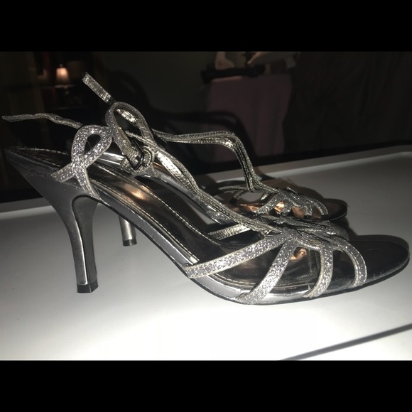 Gray sparkly heels - Picture 4 of 4